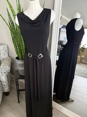 ✨ Chico’s Black Maxi Dress Cowl Neck Buckle Detail ✨
Sleek + elegant + timeless